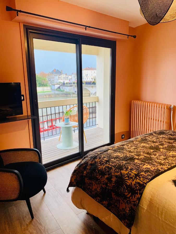 "Au Fil De La Charente" - Coeur De Saintes - Wifi Clim - Classe 4 Etoiles - 4 Pers Buitenkant foto